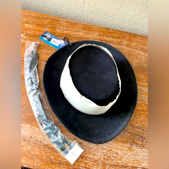 NWT Pirates of Caribbean Angelica Hat by Disney with Feather #42606 - Picture 9 of 10